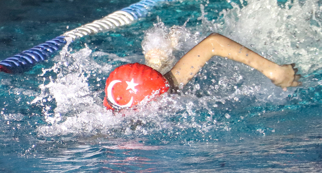 Milli yüzücü Avrupa Gençler Yüzme Şampiyonası'na odaklandı Görseli