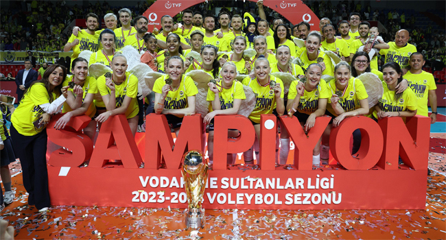 Fenerbahçe Opet kupasını aldı Görseli